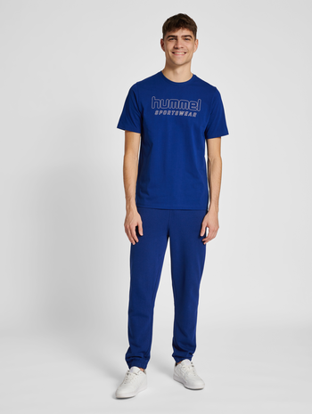 hmlLGC JOEL T-SHIRT, ESTATE BLUE, model
