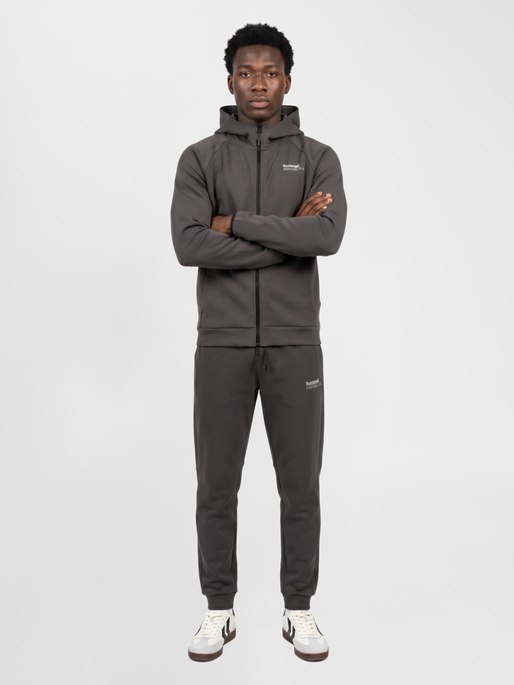 hmlTECH FLEECE REGULAR PANTS, SHALE, model