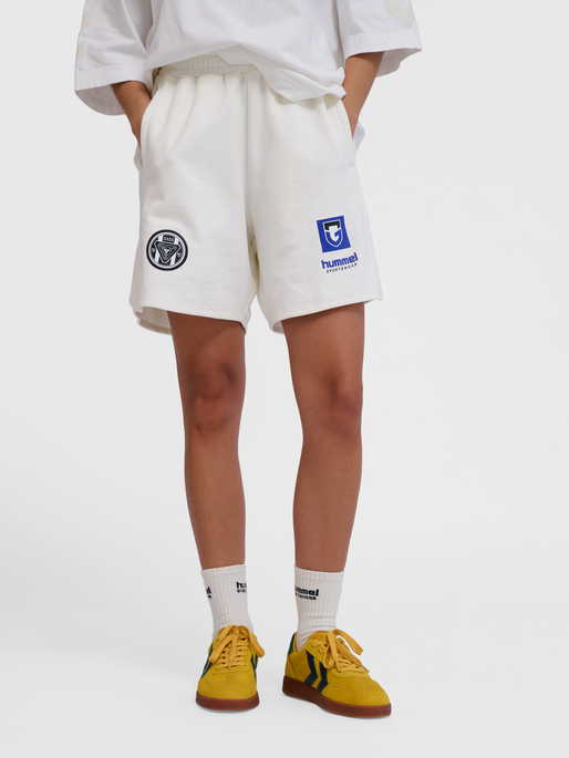 hmlOVERSIZED SHORTS GAMBA, TOFU, model