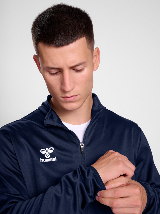 hmlESSENTIAL TRACK JACKET, MARINE, model