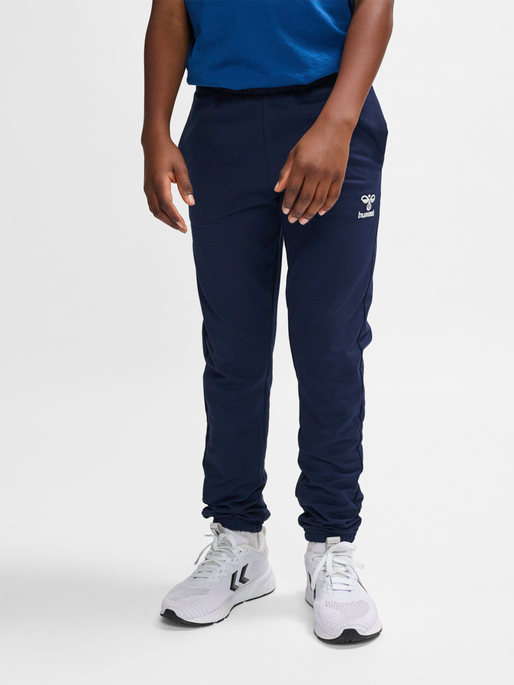 hmlGO 2.0 SWEATPANTS KIDS, MARINE, model