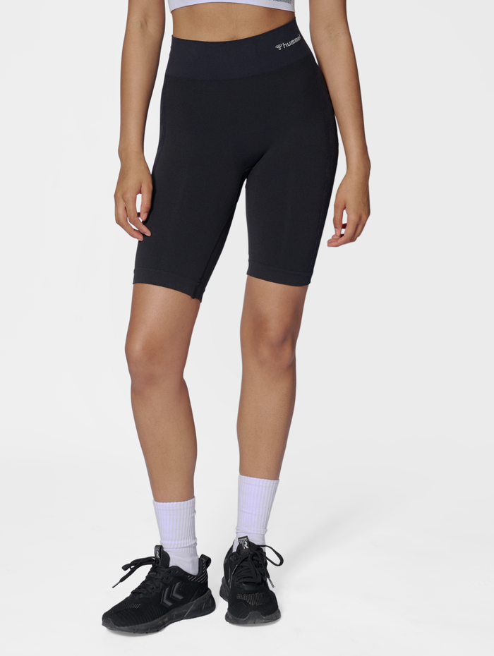 hmlCLEA SEAMLESS CYCLING SHORTS, BLACK MELANGE, model