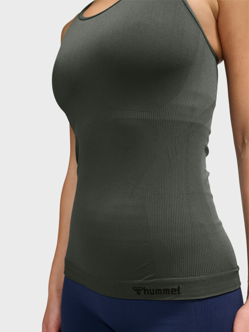 hmlTIF SEAMLESS TOP, CLIMBING IVY, model