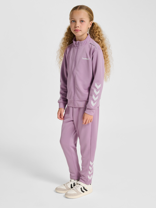 hmlJR TRACKSUIT, LAVENDER MIST, model