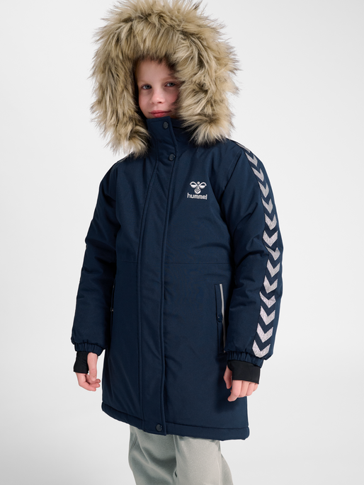 hmlLEAF TEX COAT, BLACK IRIS, model