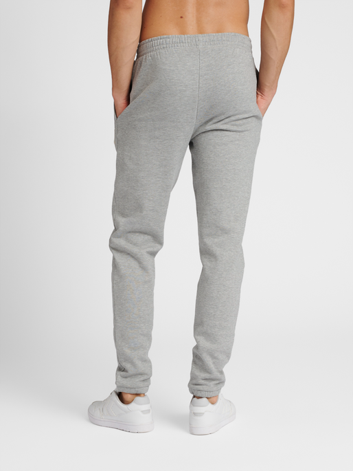 hmlGG12 SWEAT PANTS, GREY MELANGE, model