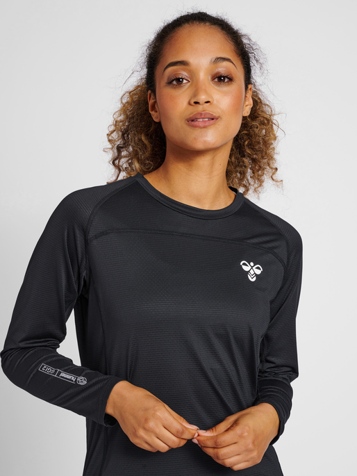 hmlGG12 TRAINING TEE L/S WOMAN, 2001, model
