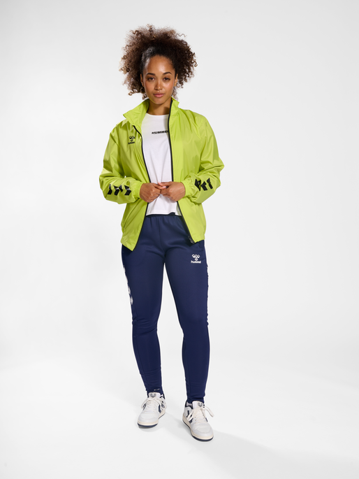 hmlCORE XK SPRAY JACKET, LIME POPSICLE, model