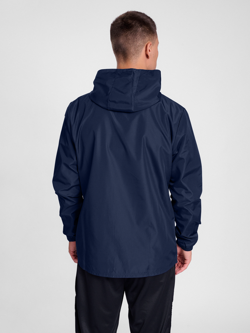 hmlESSENTIAL AW JACKET, MARINE, model