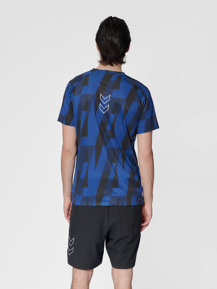 hmlCOURT AOP LIGHT WEIGHT T-SHIRT, SODALITE BLUE, model