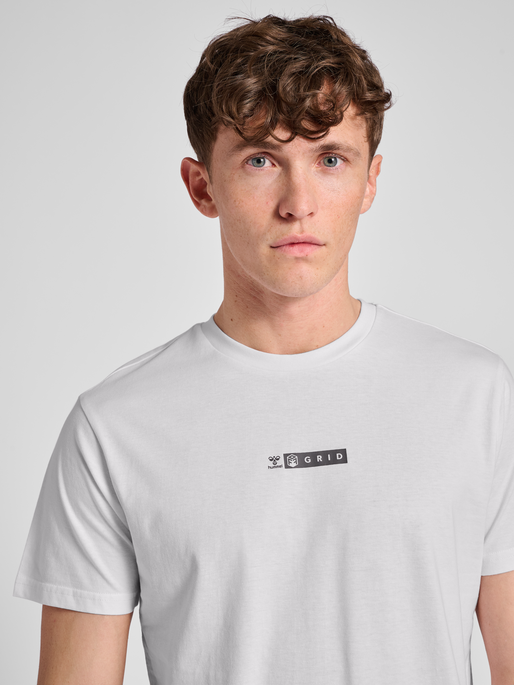 hmlOFFGRID TEE S/S, WHITE/FORGED IRON, model