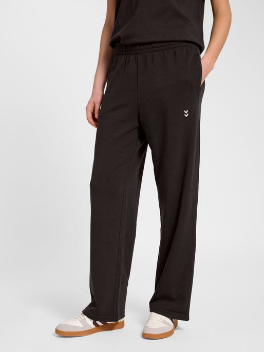 hmlPULSE WIDE W SWEAT PANTS, AFTER DARK, model