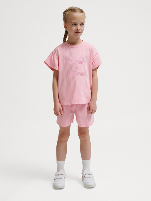 hmlDODI T-SHIRT S/S, CANDY PINK, model