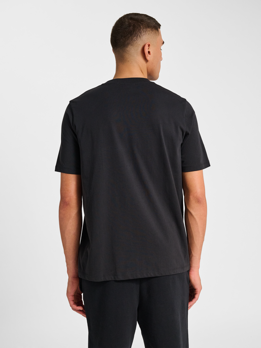hmlPULSE T-SHIRT, BLACK, model