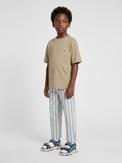 hmlMIO BOXY T-SHIRT S/S, SILVER MINK, model