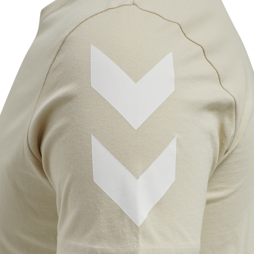 hmlLEGACY CHEVRON T-SHIRT, PUMICE STONE, packshot