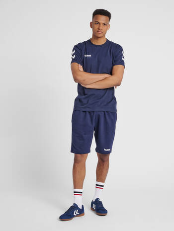 HMLGO COTTON BERMUDA SHORTS, MARINE, model