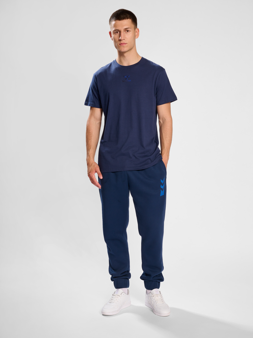 hmlACTIVE SWEATPANTS, DRESS BLUES, model