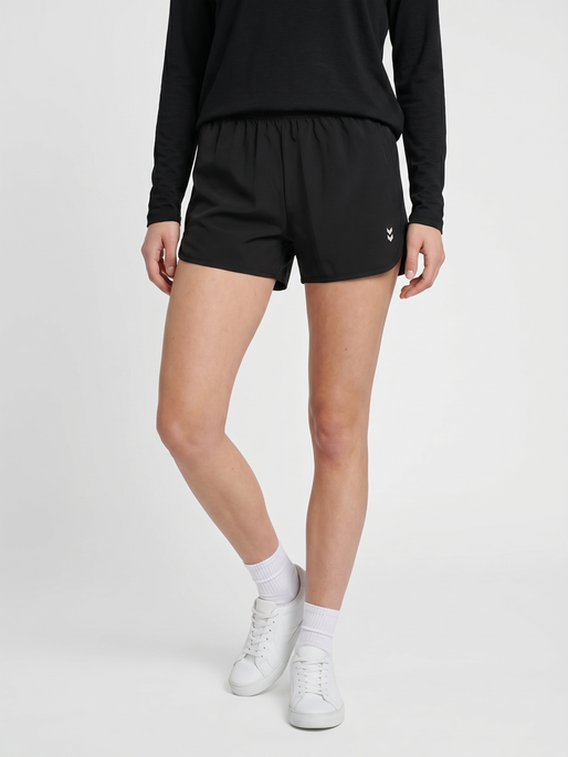 hmlTRAINING W CURVED SHORTS, BLACK, model