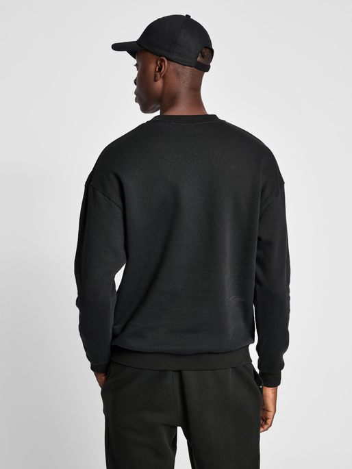 hmlLP10 BOXY SWEATSHIRT, BLACK, model