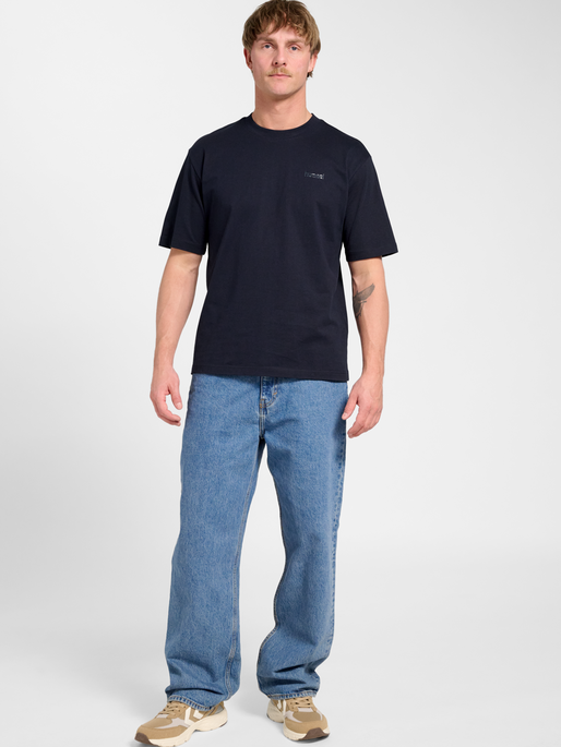 hmlKEEPER LOGO T-SHIRT S/S, NIGHT SKY, model