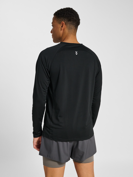 hmlPULSE WORKOUT T-SHIRT L/S, BLACK, model