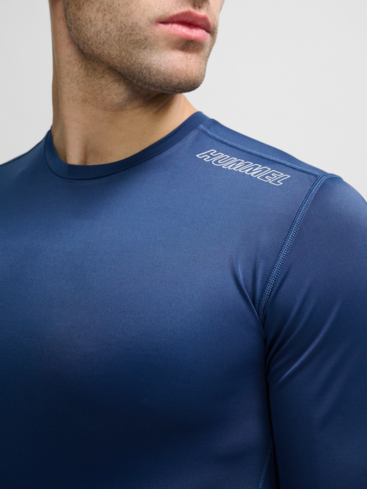 hmlTE TOPAZ BASELAYER T-SHIRT L/S, INSIGNIA BLUE, model