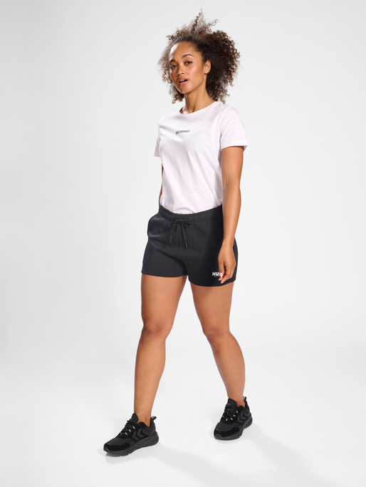 hmlLEGACY WOMAN SHORTS, BLACK, model