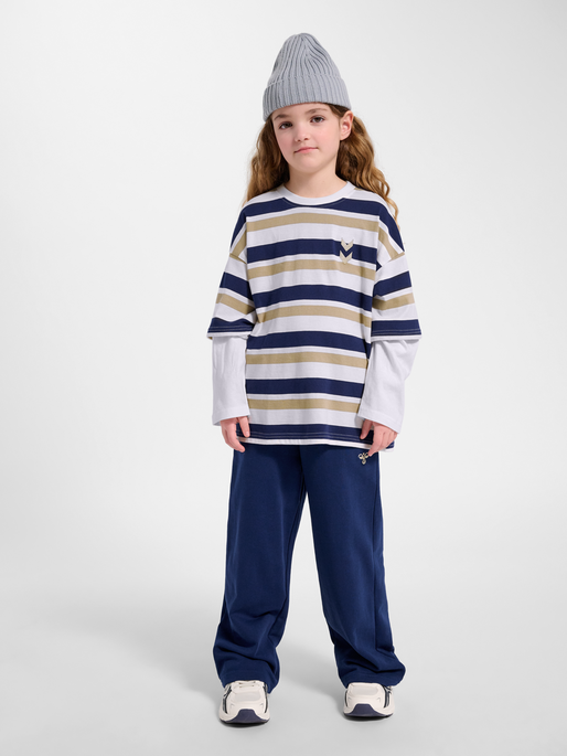 hmlJR SILLY T-SHIRT L/S, MEDIEVAL BLUE, model