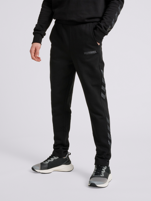 hmlLEGACY TAPERED PANTS, BLACK, model