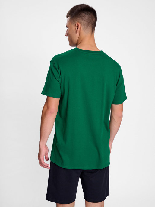 hmlGO 2.0 T-SHIRT S/S, EVERGREEN, model