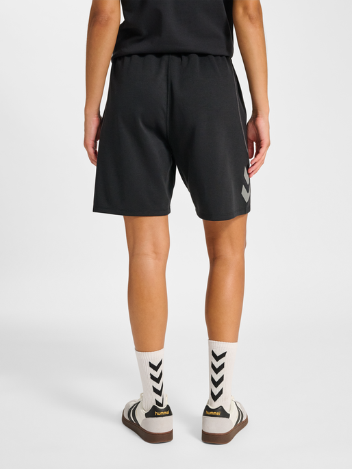 hmlMOVE 2.0 SHORTS WOMAN, BLACK, model