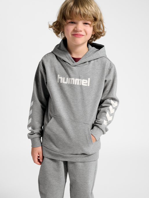 hmlJR LOGO HOODIE, GREY MELANGE, model