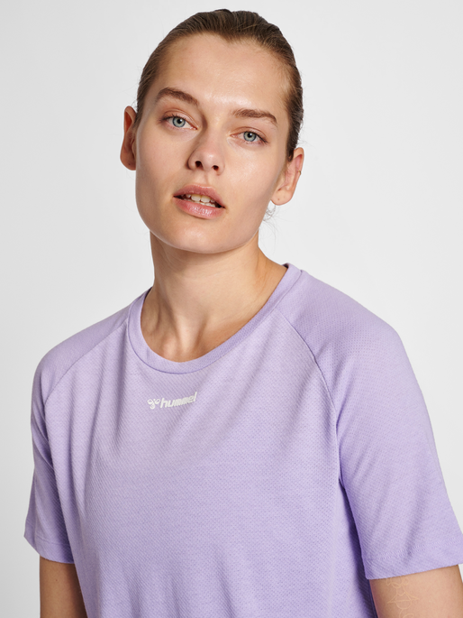 hmlMT VANJA T-SHIRT, LAVENDER, model