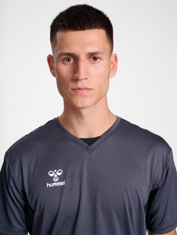 hmlESSENTIAL JERSEY S/S, STEEL GRAY, model