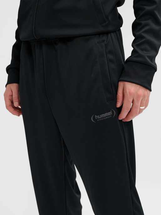 hmlFELIX  POLY TRACKSUIT SET, BLACK, model