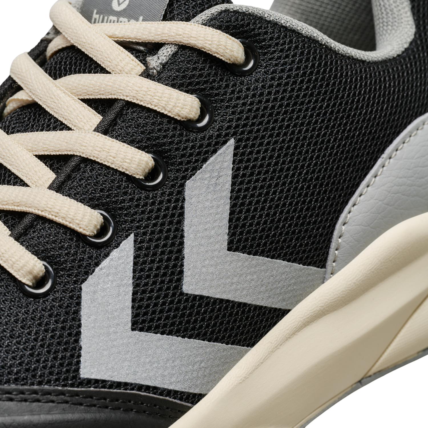 REACH 250 RECYCLED LACE JR, 2001, packshot