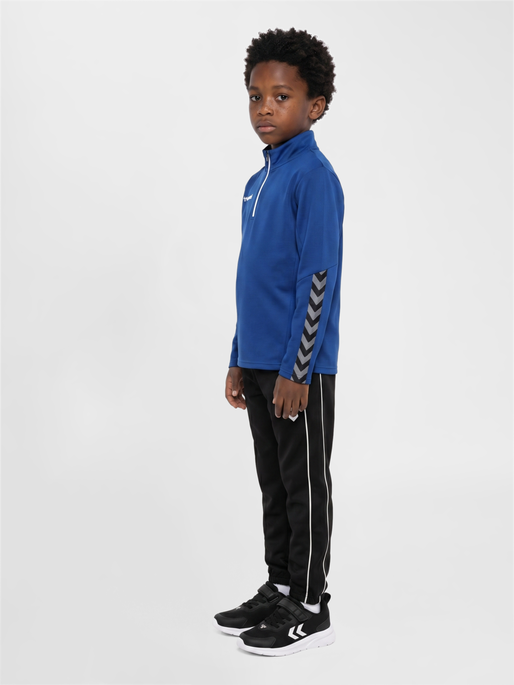 hmlAUTHENTIC KIDS HALF ZIP SWEATSHI, TRUE BLUE, model