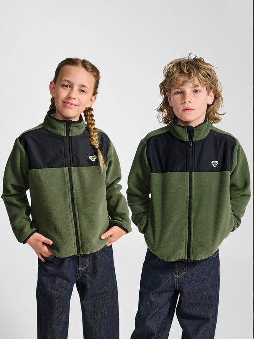 hmlJR FLEECE ZIP JACKET, OLIVINE, model