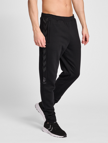 hmlOFFGRID PANTS, JET BLACK, model