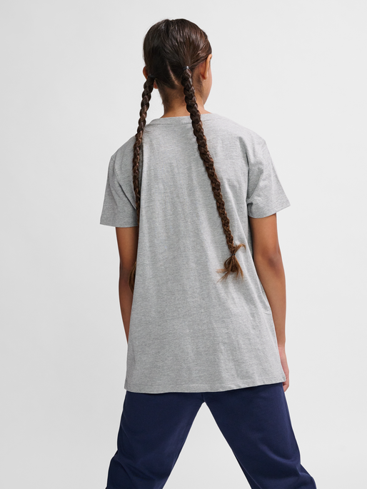 hmlGO 2.0 T-SHIRT S/S KIDS, GREY MELANGE, model