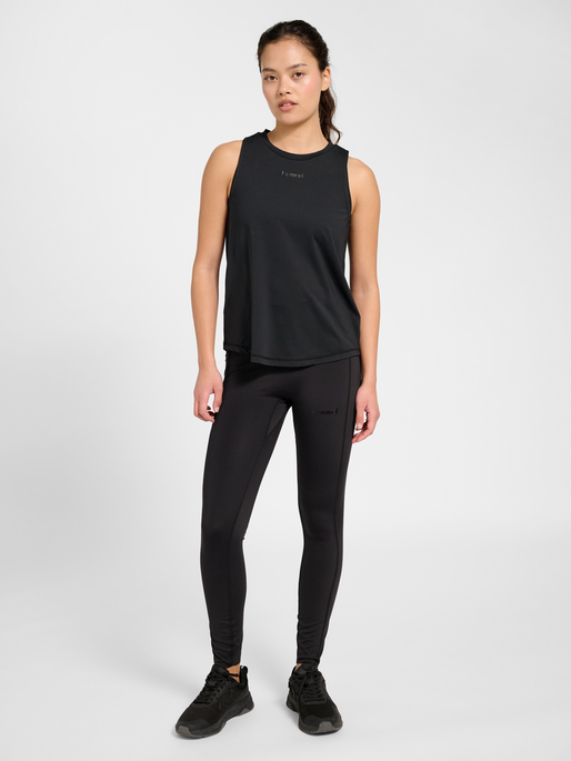 hmlVANJA TECH TOP, BLACK, model