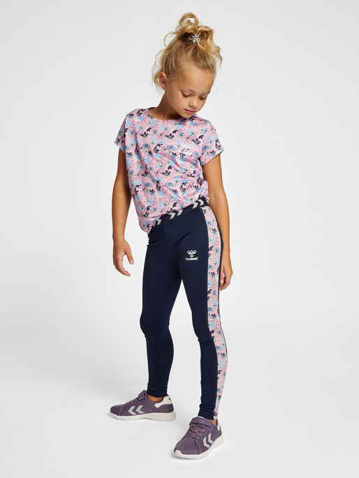 hmlNANNA T-SHIRT S/S, ZEPHYR, model