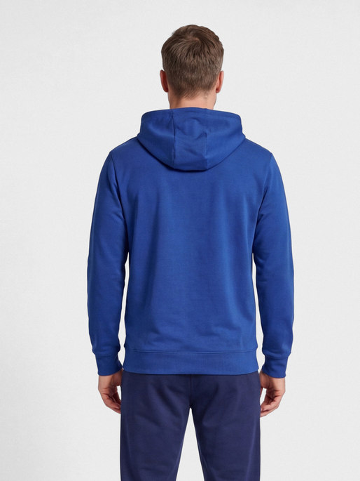 hmlGO 2.0 LOGO HOODIE, TRUE BLUE, model