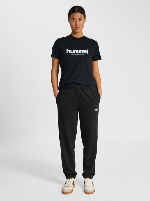 hmlLEGACY 2.0 W SWEATPANTS, BLACK, model