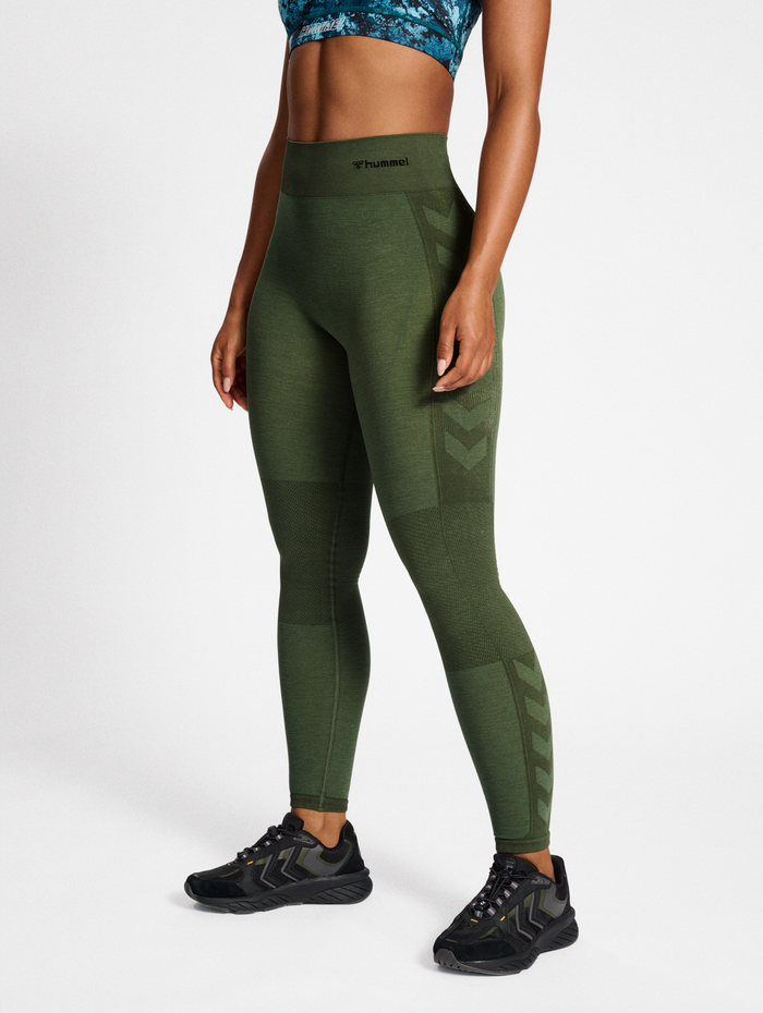 hmlCLEA SEAMLESS MID WAIST TIGHTS, CLIMBING IVY/BEETLE MELANGE, model