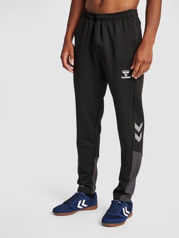 hmlLEAD FOOTBALL PANTS, BLACK, model