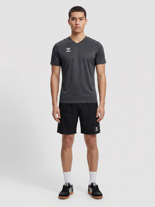 hmlAUTHENTIC WOVEN SHORTS, BLACK, model