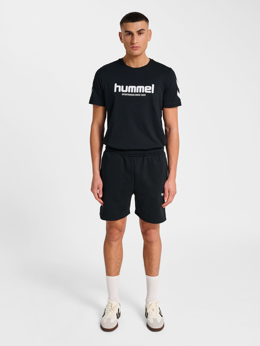 hmlLEGACY 2.0 SHORTS, BLACK, model