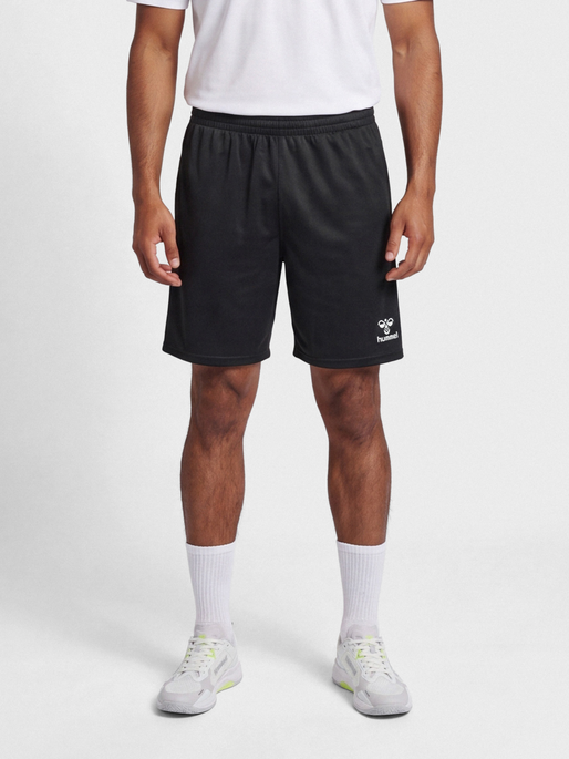 hmlESSENTIAL TRAINING SHORTS, BLACK, model